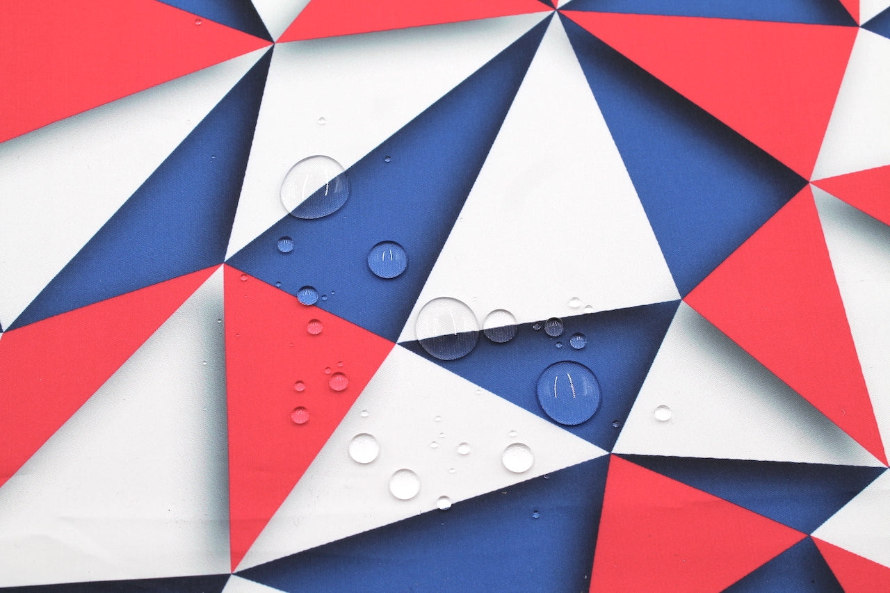 Tissu Doublure Imperméable Imprimé Triangles Bleu/Blanc/Rouge