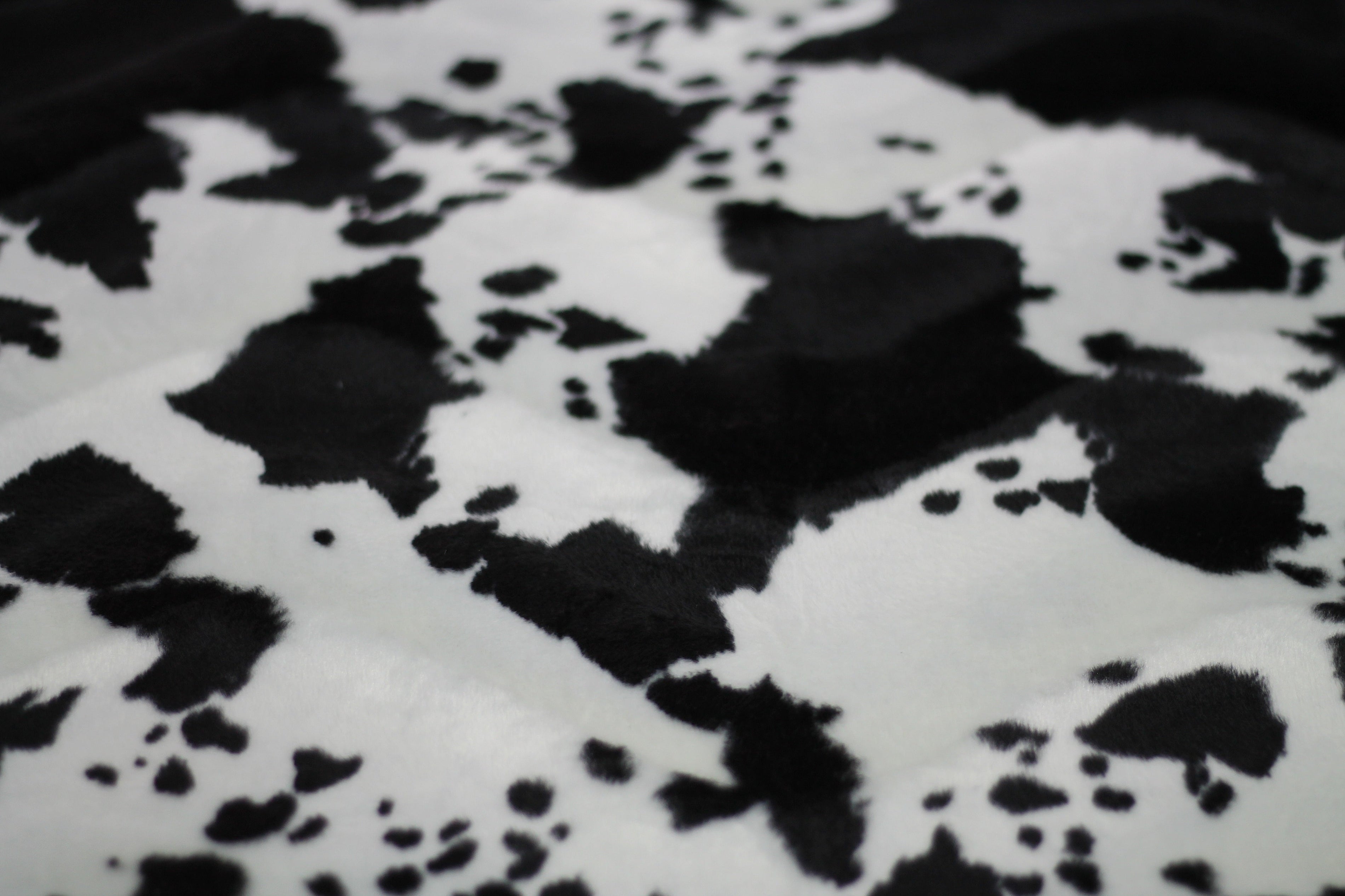 Tissu Fausse Fourrure Peau de bête Vache Noir