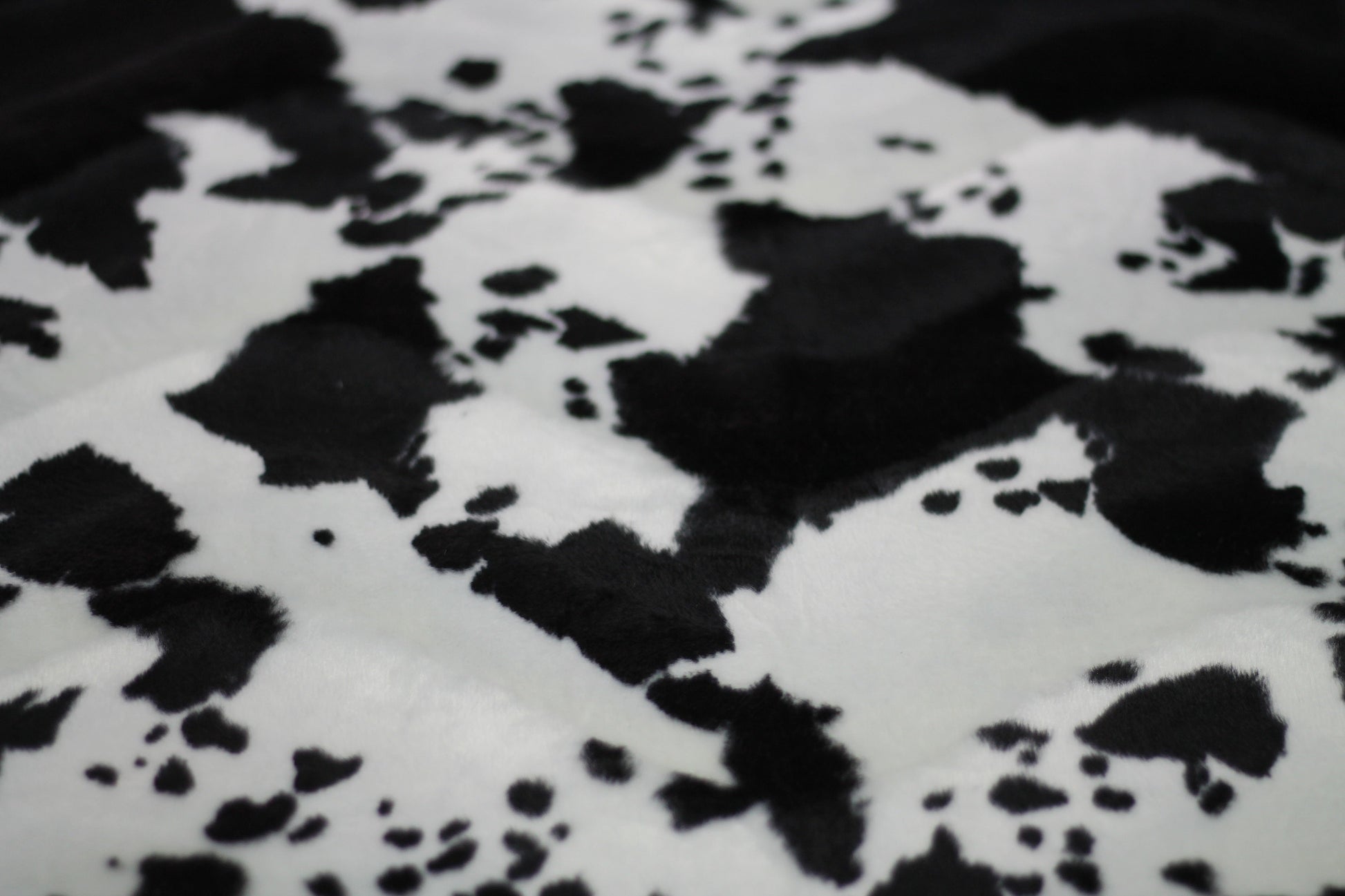 Tissu Fausse Fourrure Peau de bête Vache Noir
