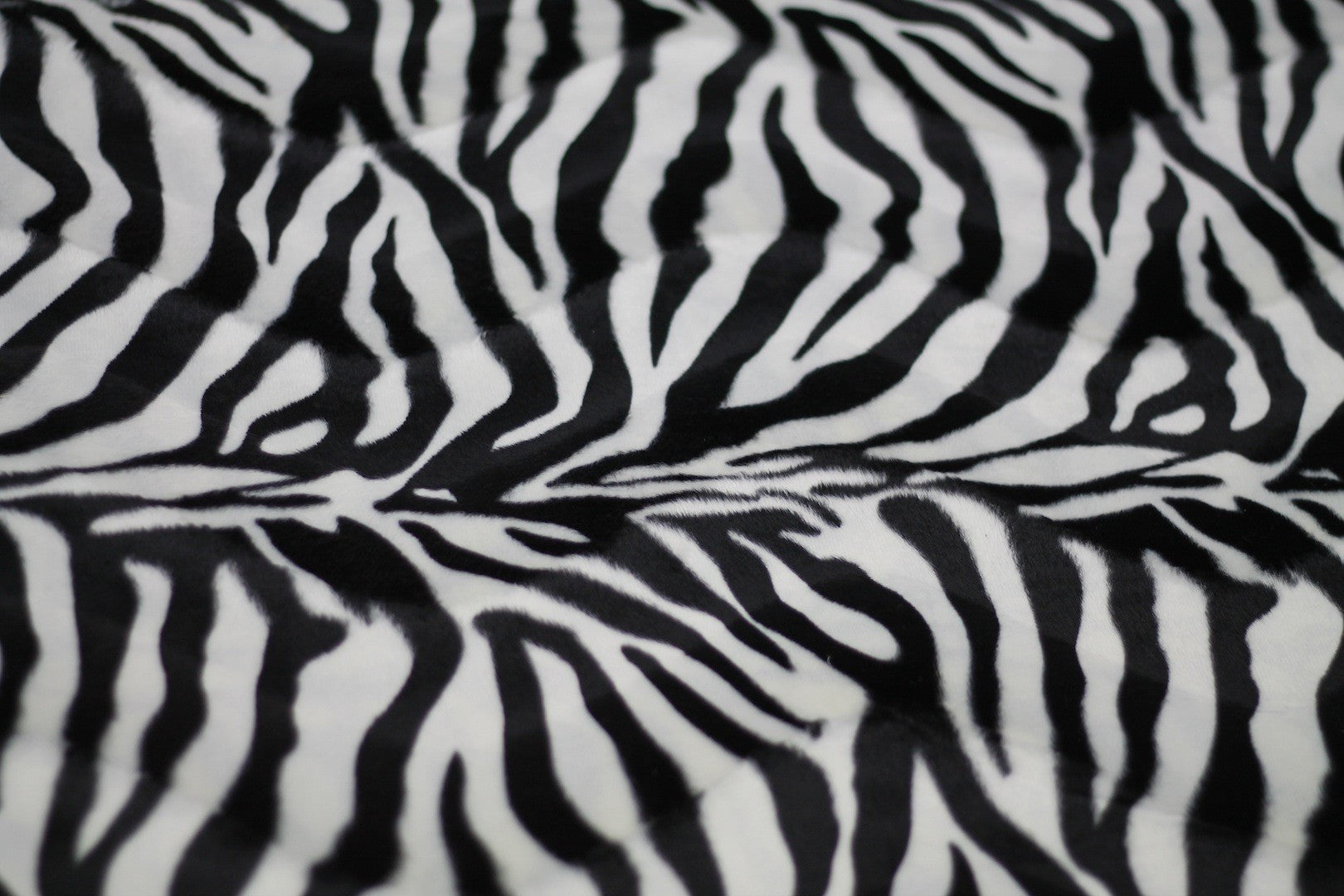 Tissu Fausse Fourrure Peau de bête Zèbre