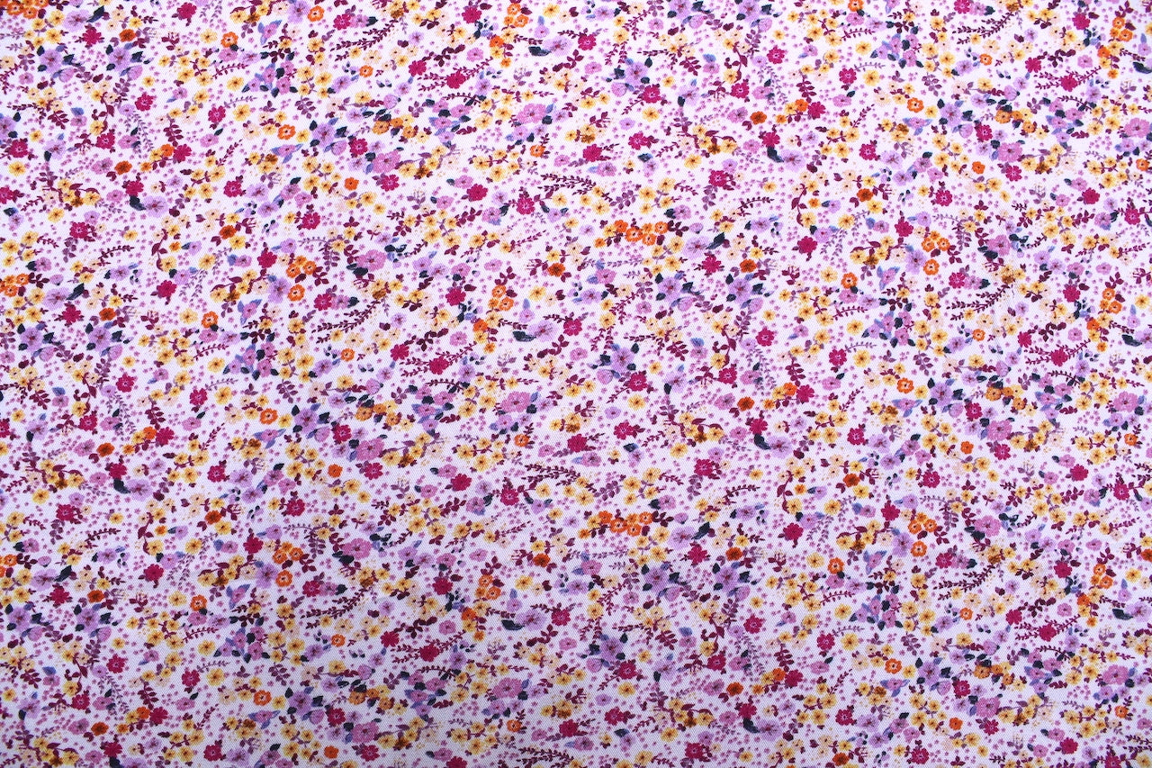 Tissu Gabardine de Viscose Imprimé Petites Fleurs Violet