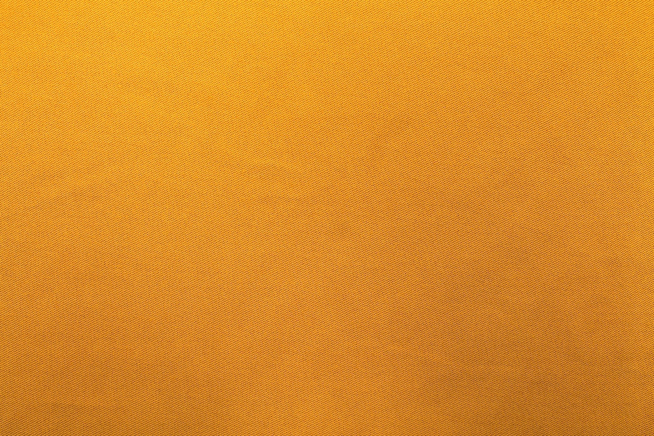 Tissu Gabardine de Viscose Uni Jaune Safran