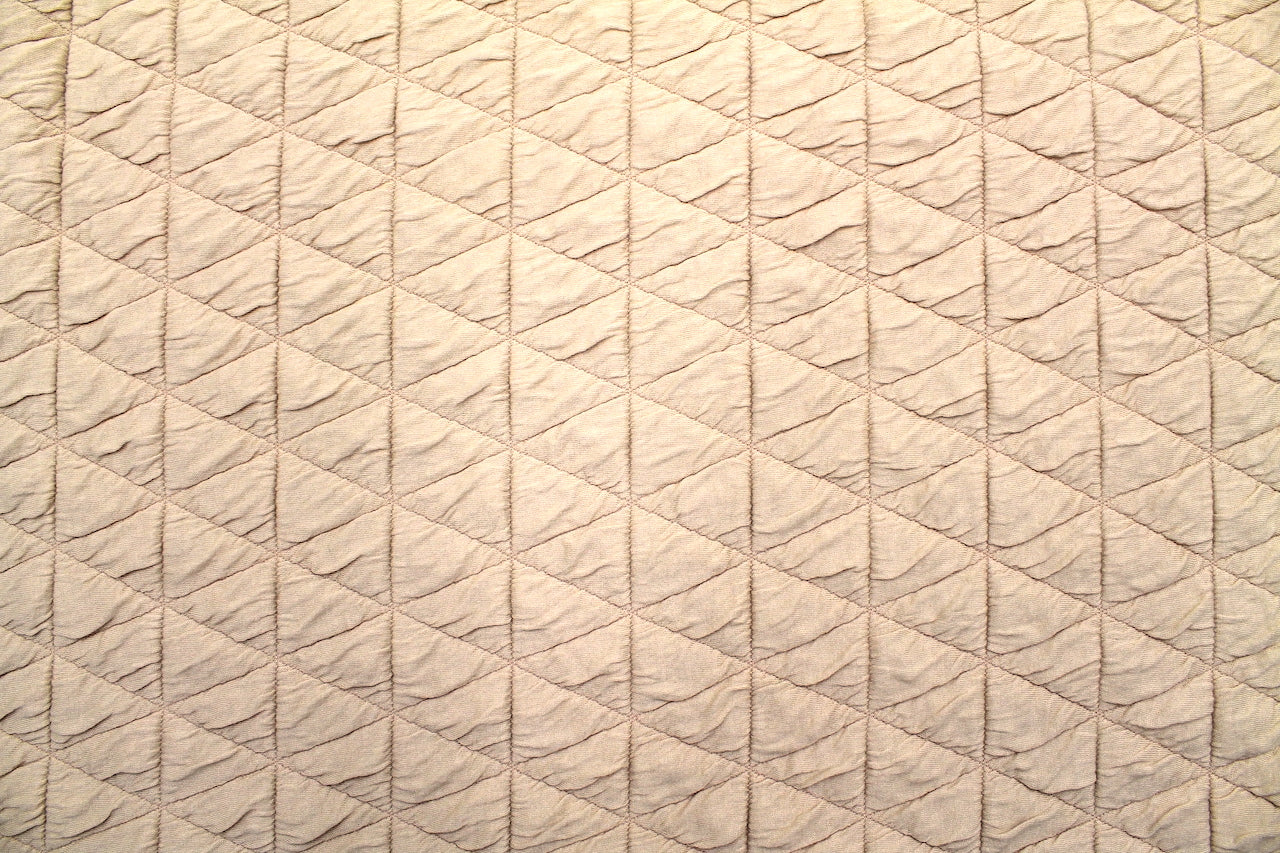 Tissu Jersey Sweat Matelassé Triangles Beige clair