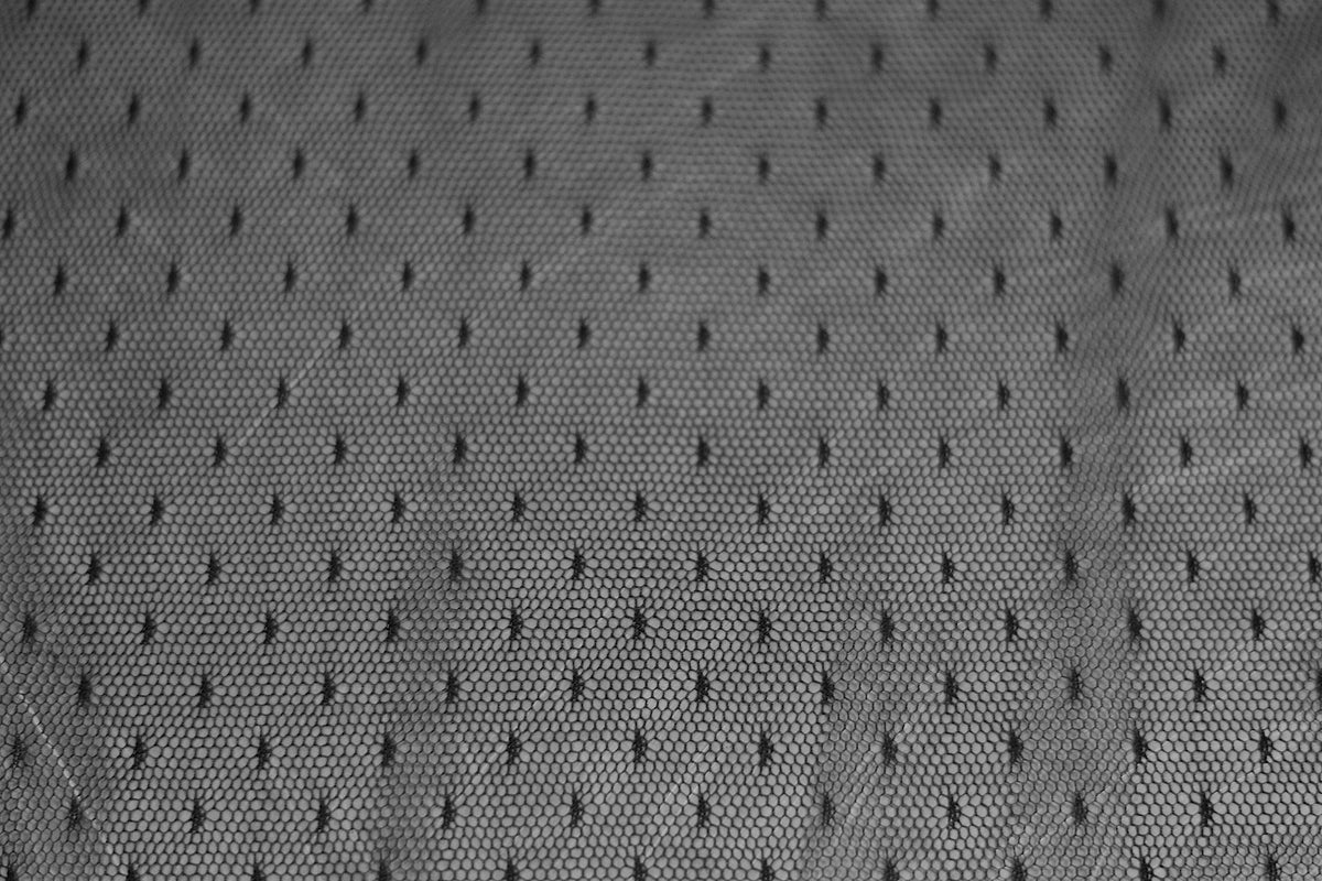 Tissu Résille Plumetis petit pois Noir