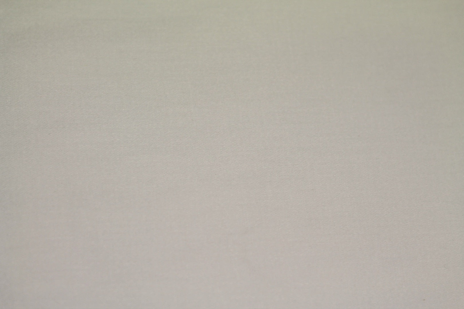 Tissu Satin de Coton extensible Uni Blanc cassé